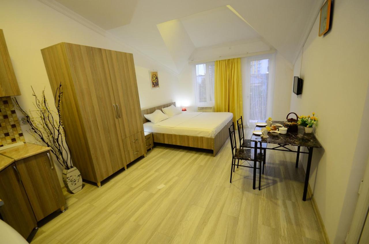 Aparthotel My Home Batumi Exterior photo